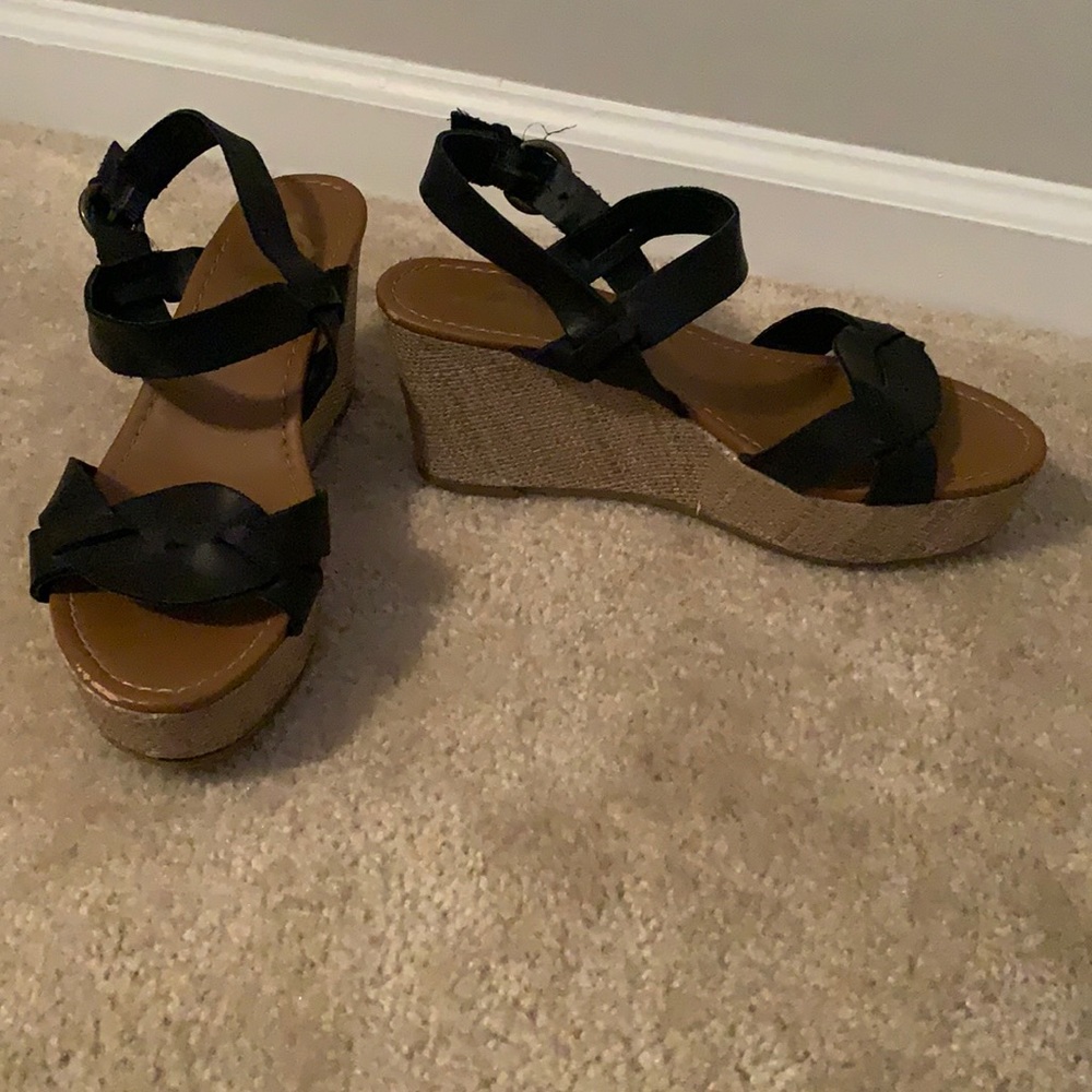 Black platform sandal